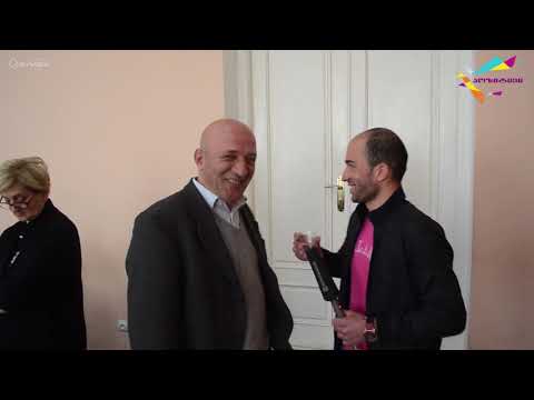 ჟურნალისტი რომელიც ვერ არკვევს საკრებულოს სხდომაზე რა კითხვა დასვას