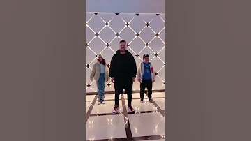حاتم عمور مع أبناءه في تحدي تيك توك 