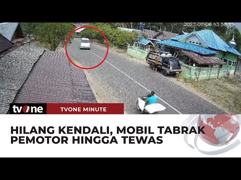 Rekaman Mobil dan Motor Adu Banteng, Satu Orang Meninggal Dunia | tvOne Minute