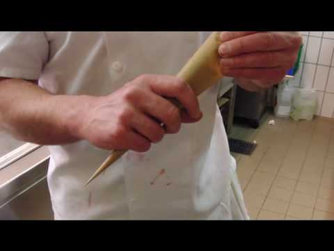 Fabrication d'un cornet décor de pâtissier en vidéo - Meilleur du Chef