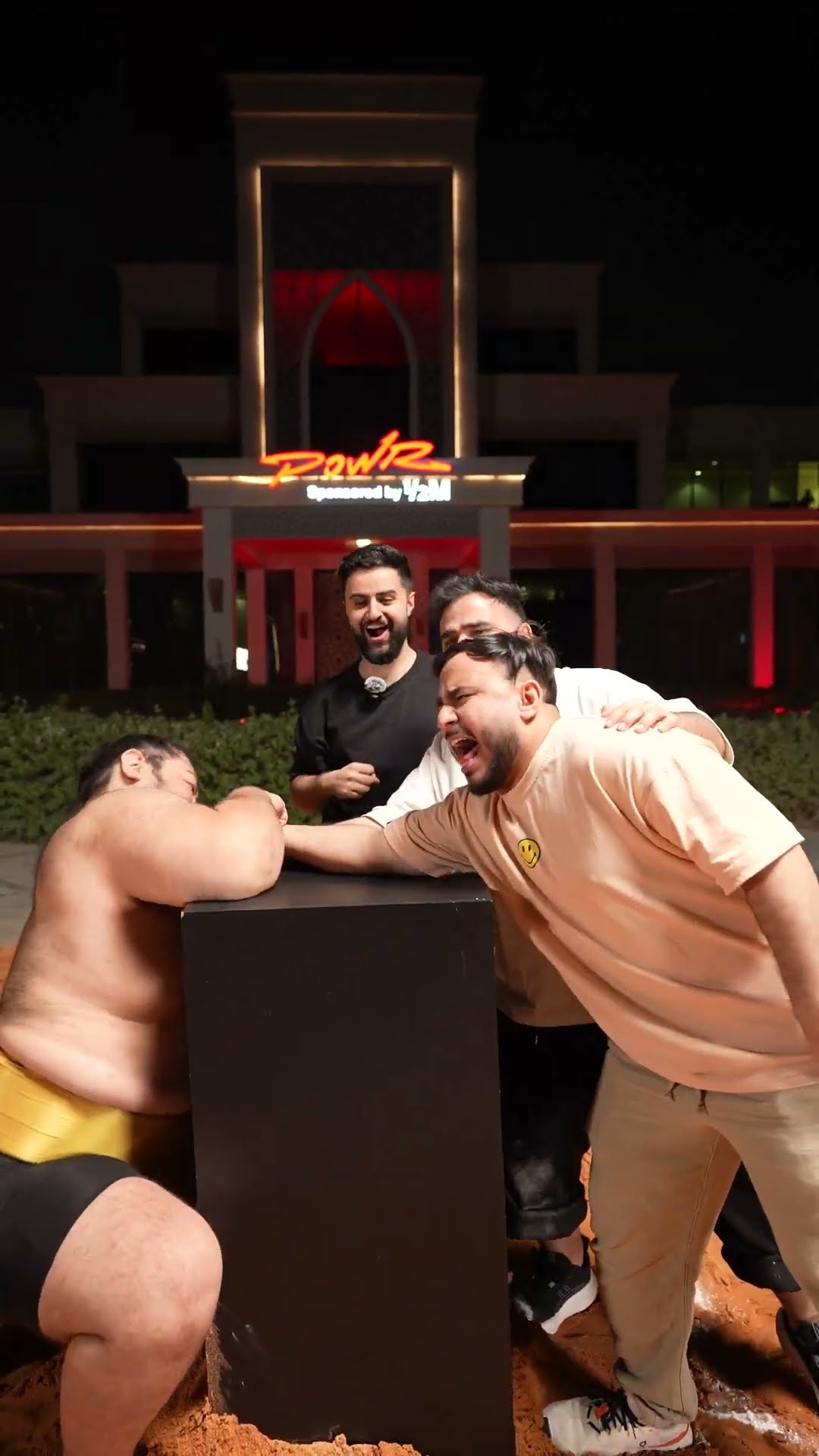 Can A Normal Person Beat a Sumo Wrestler In Arm Wrestling?  ??!