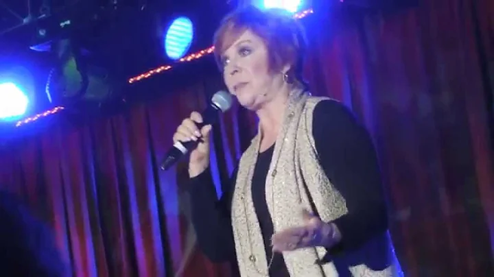 Vicki Lawrence sings "Mama's Family" theme song!