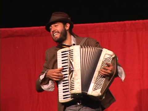 Bread and Puppet Theater: "A Fluffy Song"