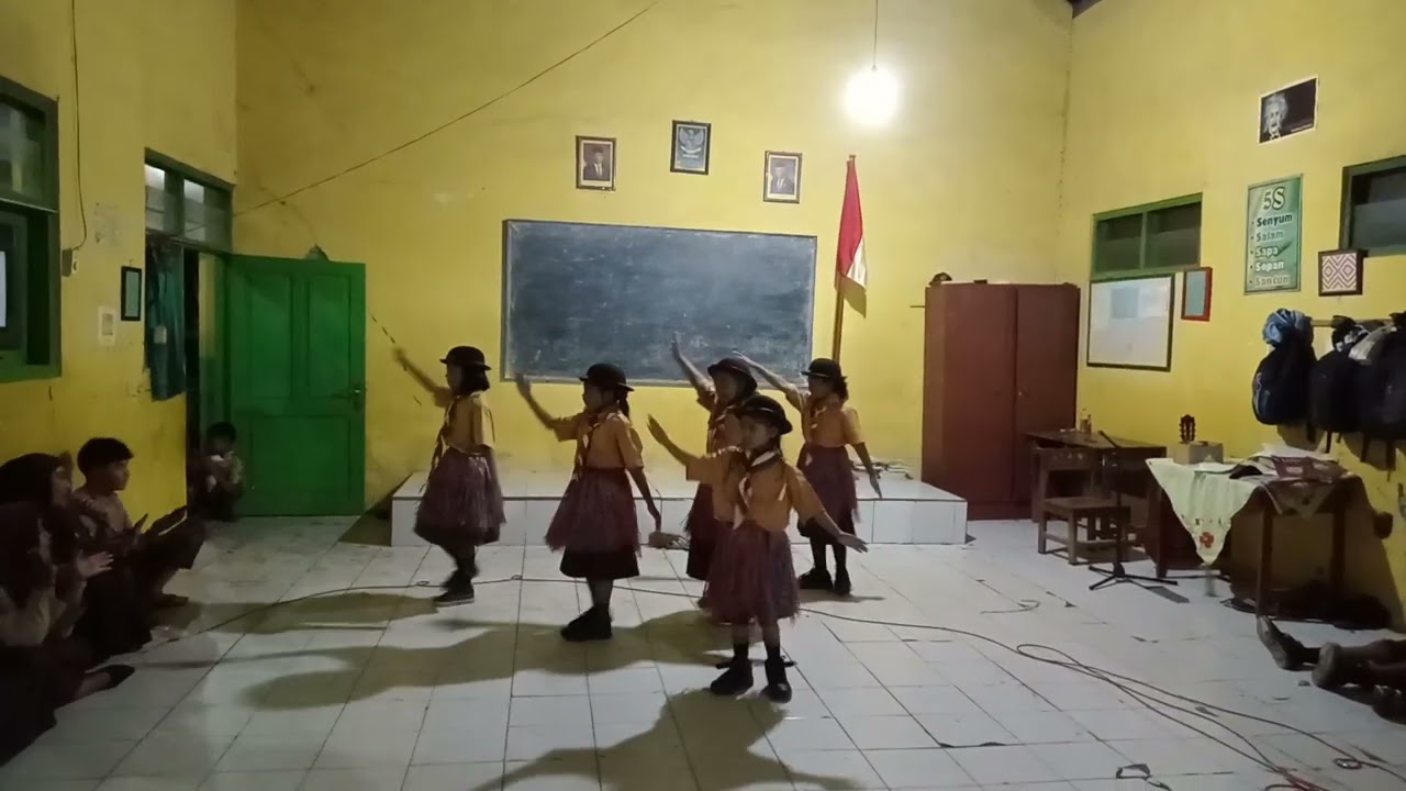 Tari kreasi apuse SDN Luworo 02 kelas 4