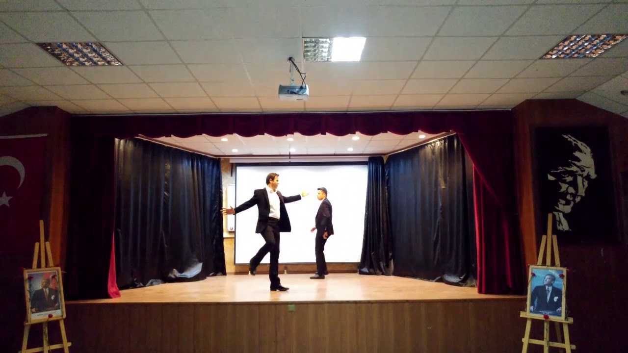 Şehit Tacettin Çeribaş Anadolu lisesi Harmandalı ( zeybek ) gösterisi