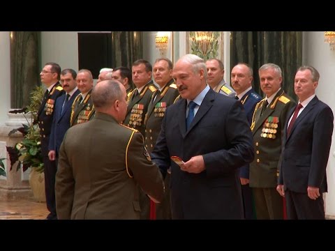 Лукашенко вручил генеральские погоны представителям силовых ведомств