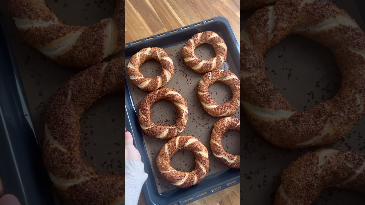 Evde tam ölçü sokak simidi tarifi yorumda..#simittarifi #bagelrecipe #simit recipe is in comment👇 Evde tam ölçü sokak simidi tarifi yorumda..#simittarifi #bagelrecipe #simit recipe is in comment👇