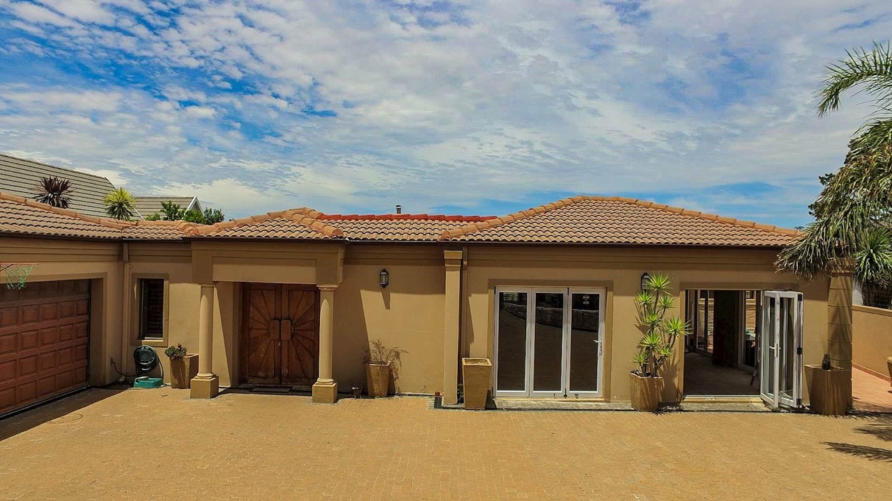 5 Bedroom House for sale in Western Cape Cape Town Bellville Van