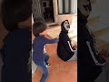 بابا بابا انا هون الشخص الغريب 