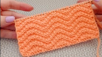 Теневой узор спицами поворотными и круговыми рядами.