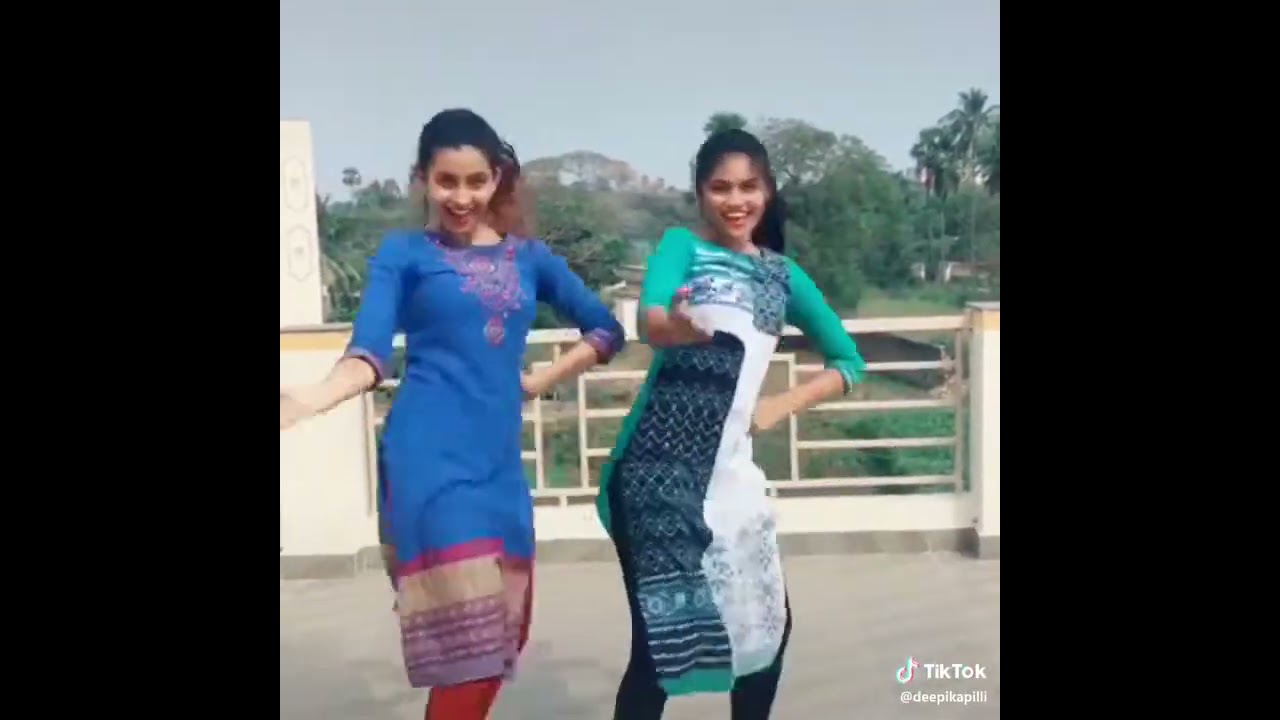 Bhanu Deepika pilli tik tok dance