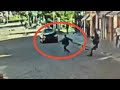 Modena, auto danneggiata dopo aver travolto tutti: poi la fuga di Salim braccato dai passanti