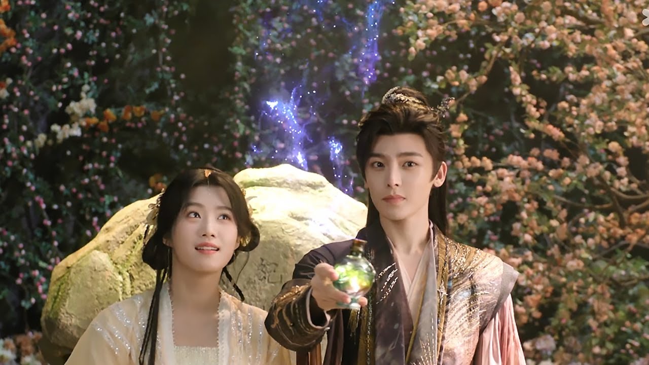 Золушка и принц, думая друг о друге, благодаря своей искренности обрели счастье.