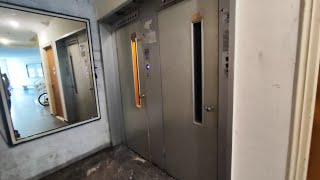 Horrible! 2 Old unknown (first elevator mod: by generic) traction elevators in apartments