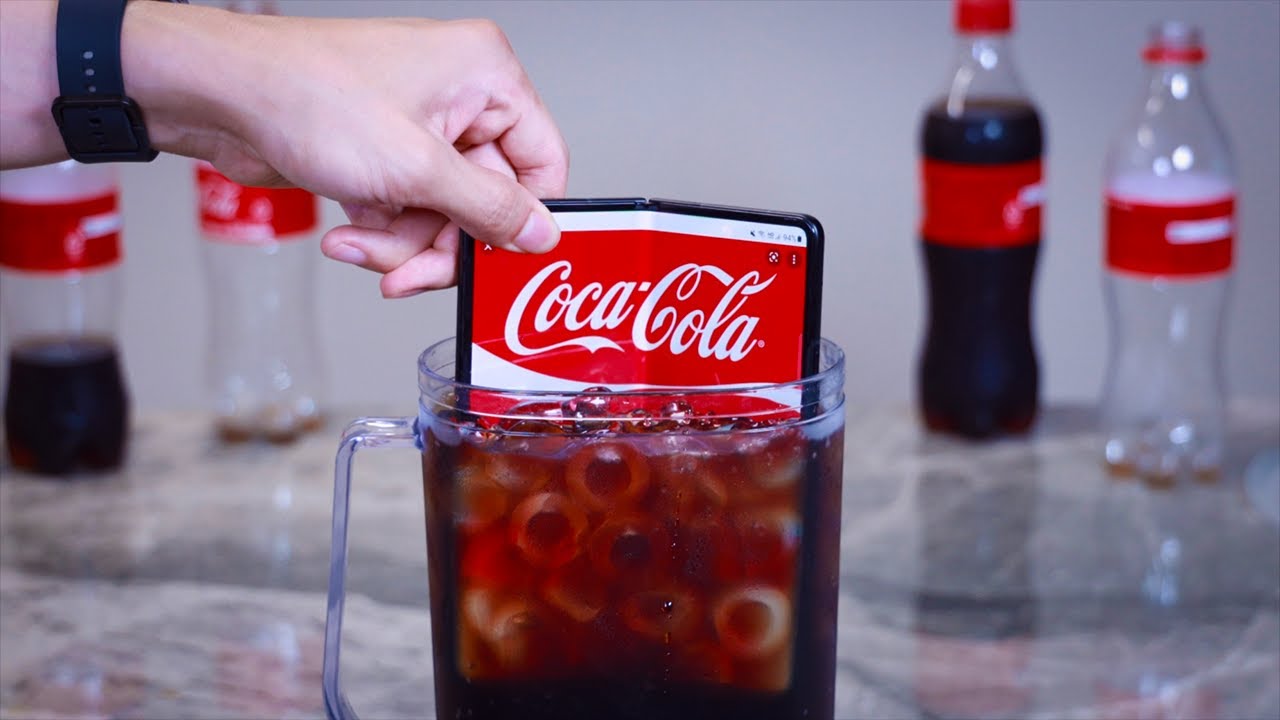 갤럭시Z플립3 | 폴드3 극한 방수테스트! [세탁기에 넣고 돌리기 | 콜라에 넣고 얼리기] 과연 고장났을까?! Feat. 지갑텅텅