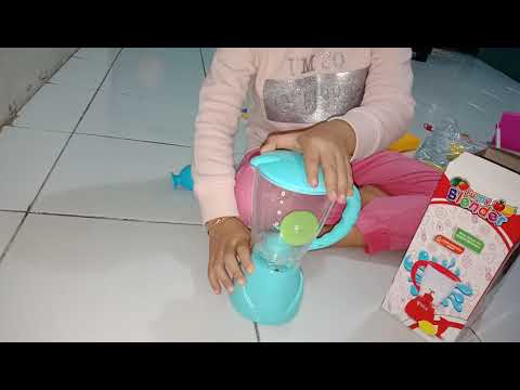 mainan anak blender bisa bikin minum beneran. 