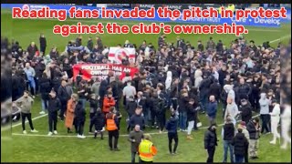 🚨❌ Reading fans invaded the pitch in protest against the club's ownership.