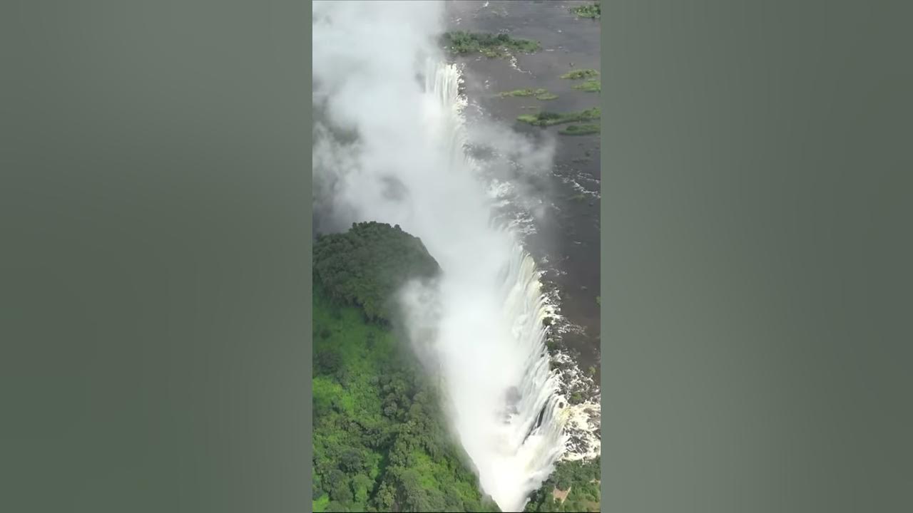 С какой высоты падает вода в водопаде. Место где водопад течет в провал.