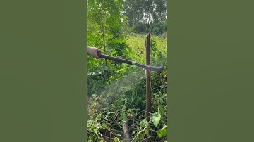 Tôi làm con dao quắm phát rẫy bằng thép vòng bi xe bọc thép sắc nét đáng kinh ngạc