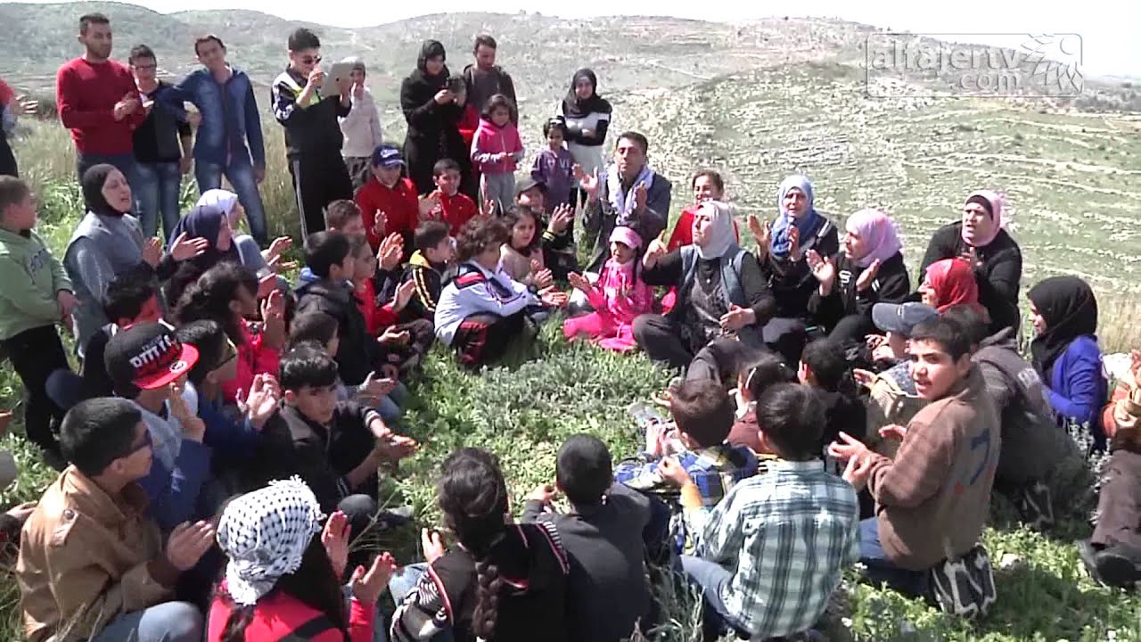 المركز الثقافي لتنمية الطفل ينظم زيارة تضامنية مع سكان خربة الحمام شمال طولكرم