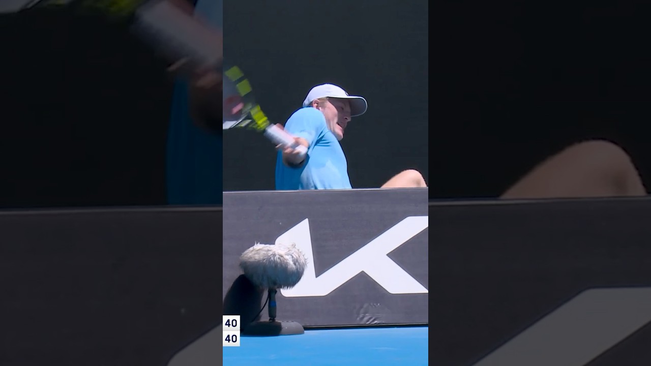 Skupski TUMBLES after clutch forehand winner! 🤣