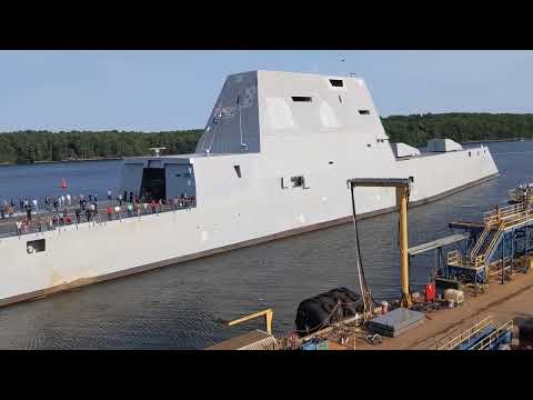 Есмінці класу Zumwalt мали виконувати й додаткові функції, включно з надводними та зенітними операціями