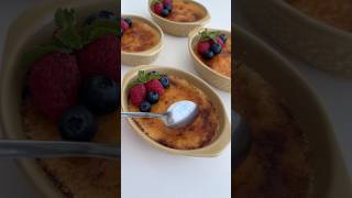 Classic crème brûlée 💛 Recipe in the description! #cremebrulee #dessert #pastry #sweet #baking