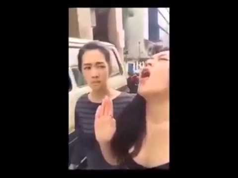 امراة تقلد صوت النجدة بشكل رهيب