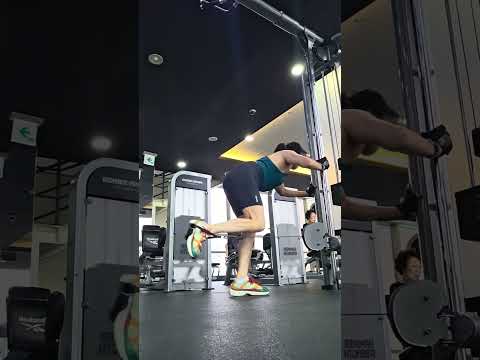 다리걸고 킥 <strong>힙업운동</strong>