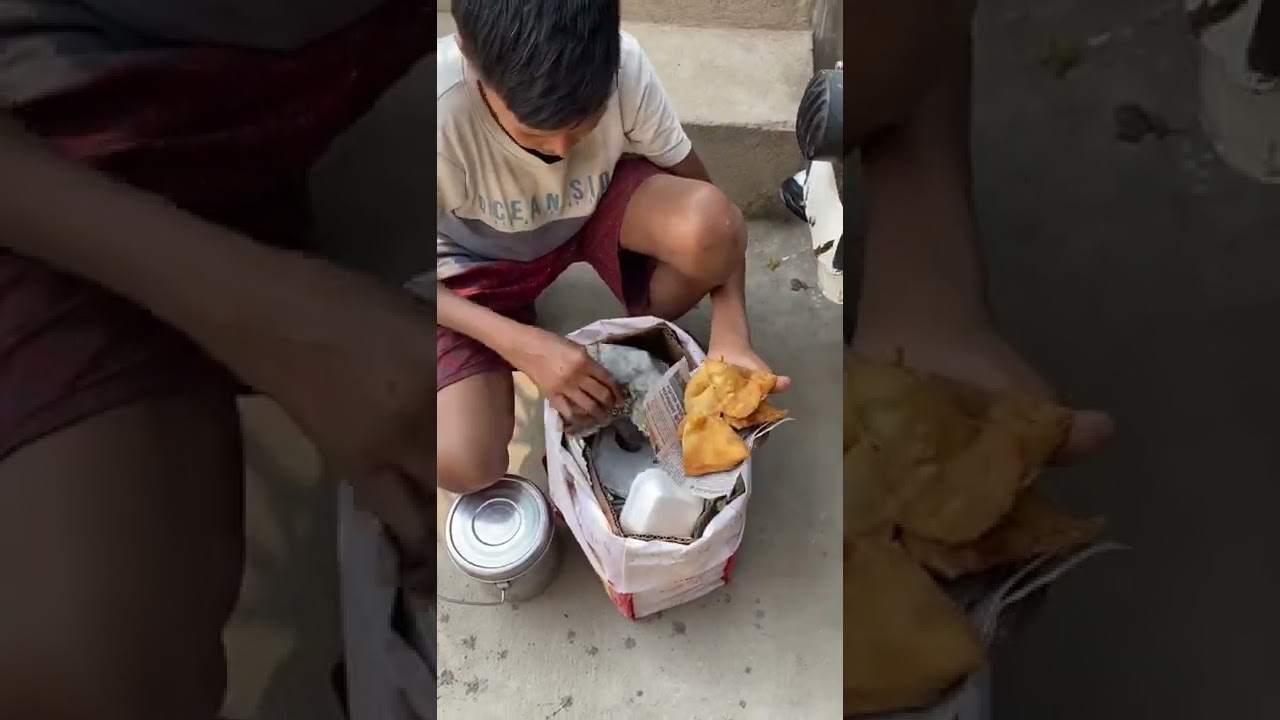 A hardworking poor guy selling samosa street to street | indian street food 