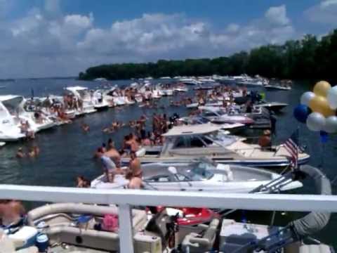 Big Island Minnesota babes and boats - YouTube