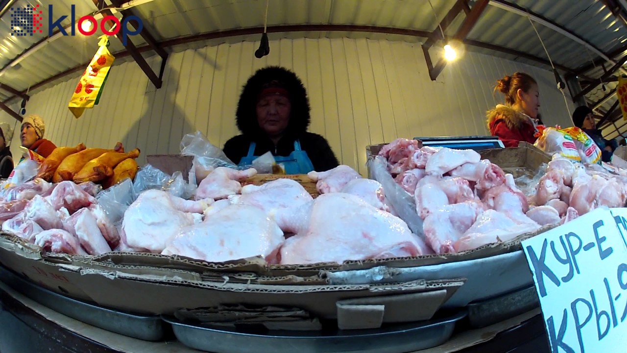 Продавщица окорочков на Ошбазаре обманывает на весах