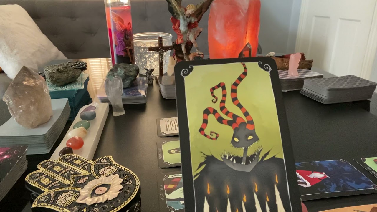 PISCES ♓️ SOMEONE IS TRYING TO GET YOUR ATTENTION,EVEN IF ITS NEGATIVE/THEY KEEP TRYING FOR YOU