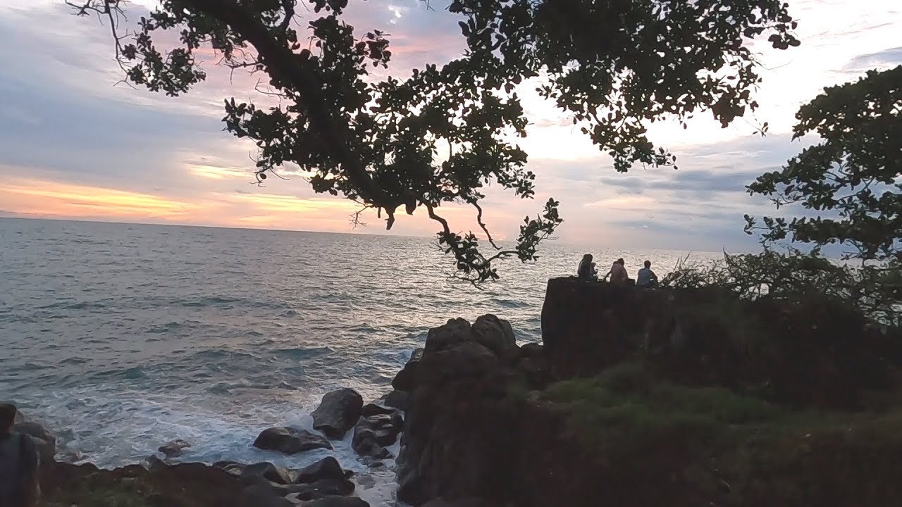 Новый домик в дуриановом саду. Закат. Барбекю. Тайка рассказывает морские истории