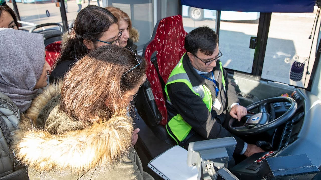 Kadınlar, kent ulaşımında direksiyon sallamak için ter döktü