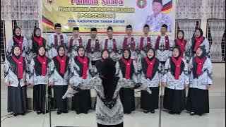 Paduan Suara Kabupaten Tanah Datar. Lagu Wajib ' Mars PGRI' , Lagu Pilihan ' Ayam Den Lapeh'