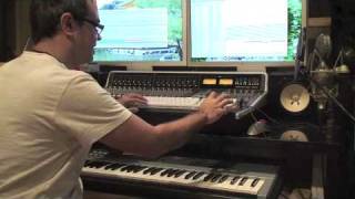 Aleks realizando un tema inédito desde el estudio 1a parte