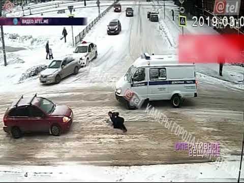 В Рыбинске пенсионерка попала под колеса полицейского автомобиля
