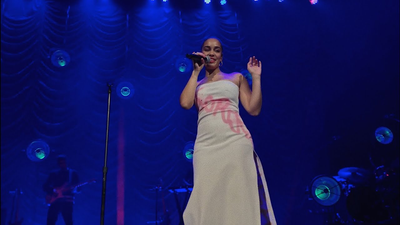 Jorja Smith - On Your Own (Live)