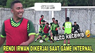 FUNNY MOMENT.. RENDI IRWAN DIKERJAI SAAT GAME INTERNAL PERSEBAYA SURABAYA