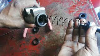 Clutch master cylinder overhauling