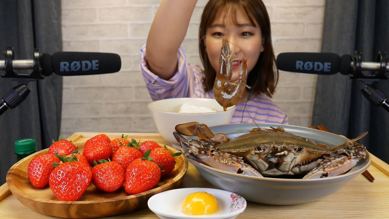 [ASMR] 간장게장과 새우장 이팅 사운드 | 후식 딸기 먹으며 근황토크