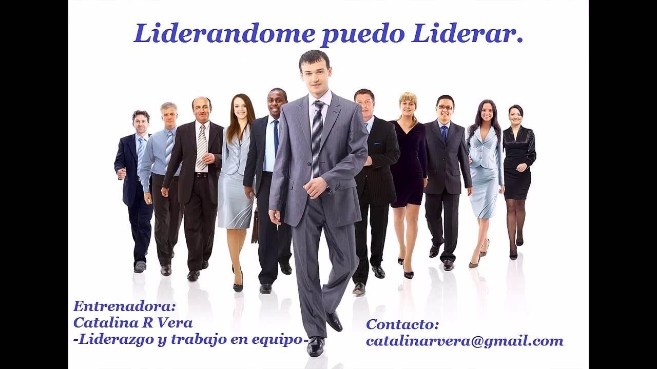 Лидер команды. Лидерство в бизнесе. Команда топ менеджеров. Успешный коллектив. Женщина руководитель с командой.