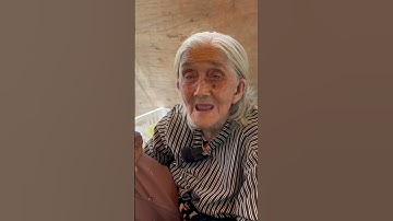 Cụ bà 83 tuổi bá đạo duyên dáng tóc em dài em cài bông hoa lý… #binhdinhdauyeu #giupdonguoingheo