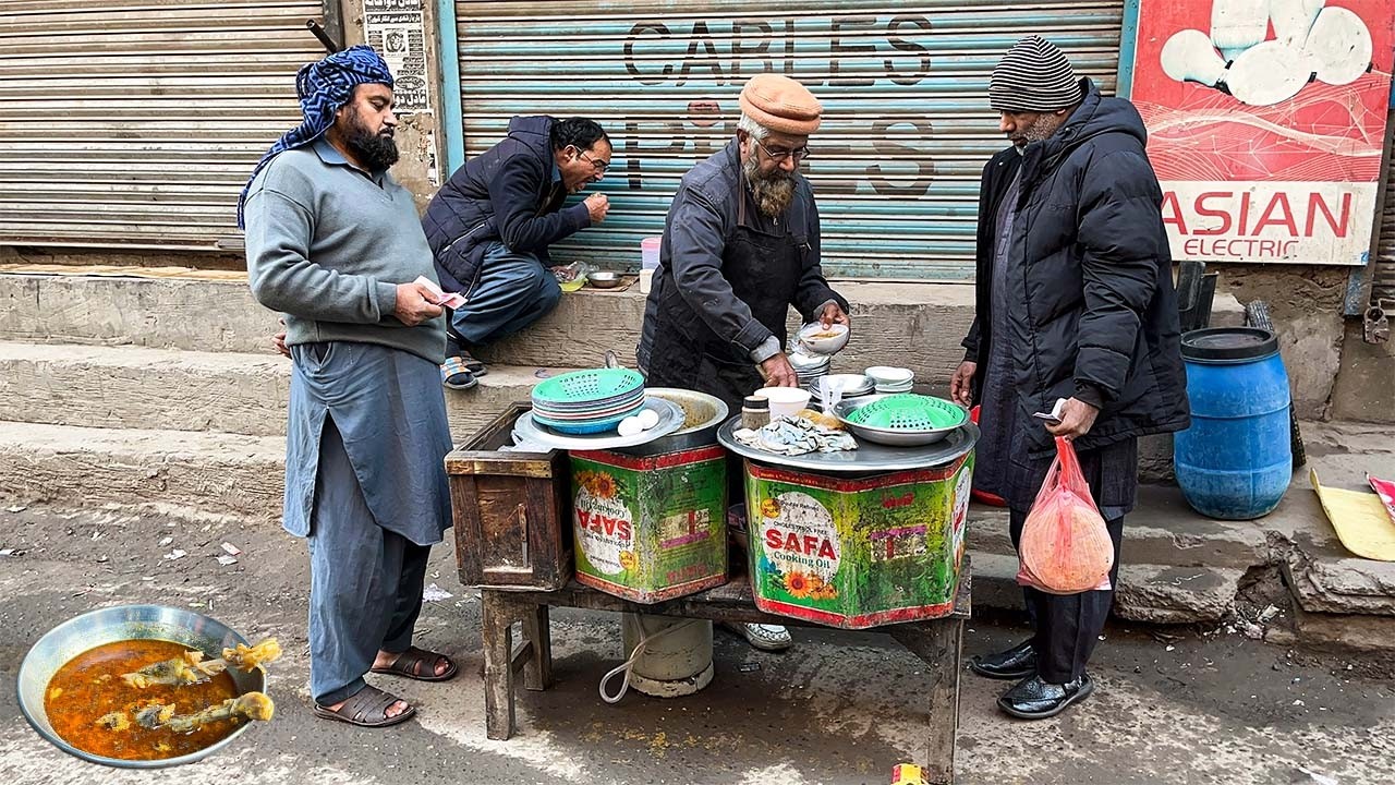 Inside Lahore’s Hidden Breakfast Spot 😍 | Authentic Roadside Nashta | Pakistan Street Food 🇵🇰