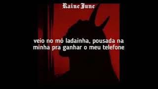 Ela me olha com maldade