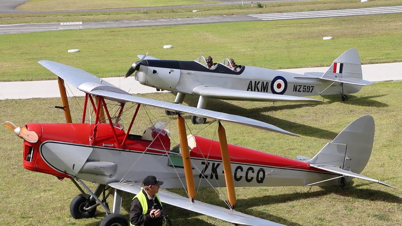 Vintage Aircraft Flyin New Zealand 2014