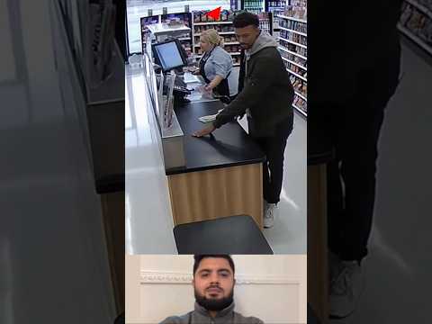 لاحظ معي جيد ا كيف يغير تركيز هاذي الفتاة ويقوم با أخذ النقود وهيا غايبه عن التركيز