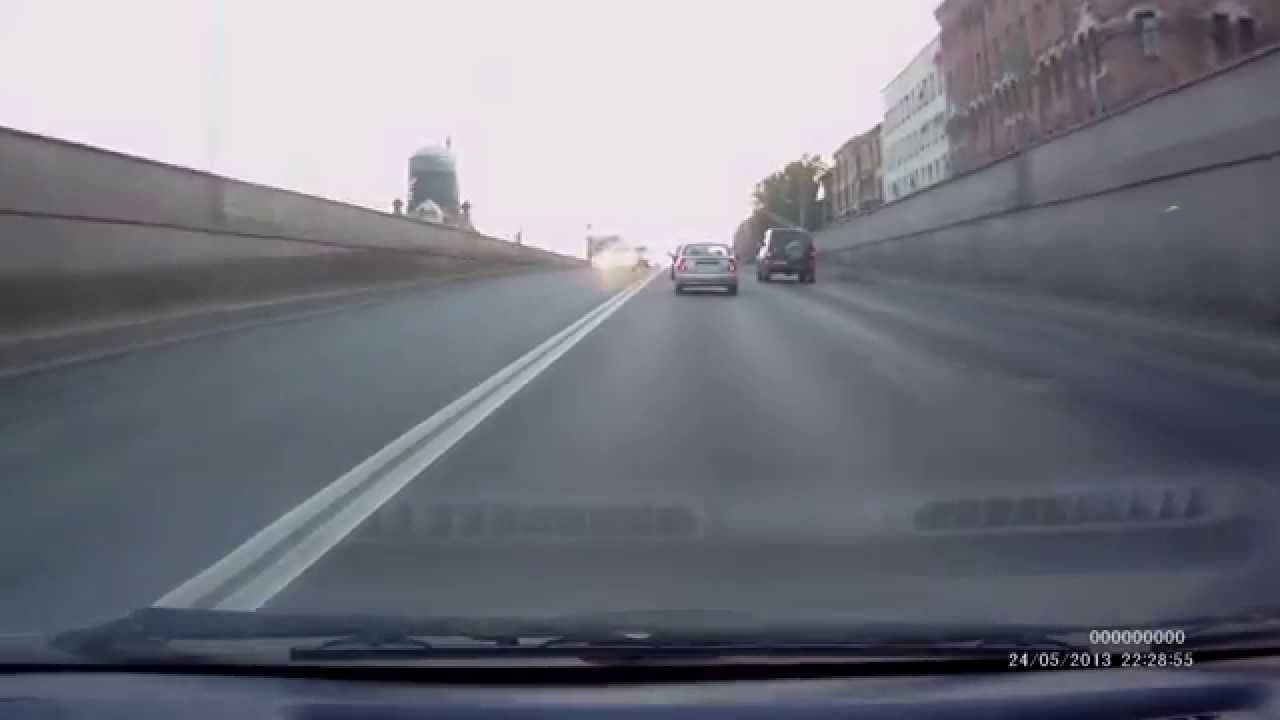 Неожиданный водоналивной блок на дороге - YouTube