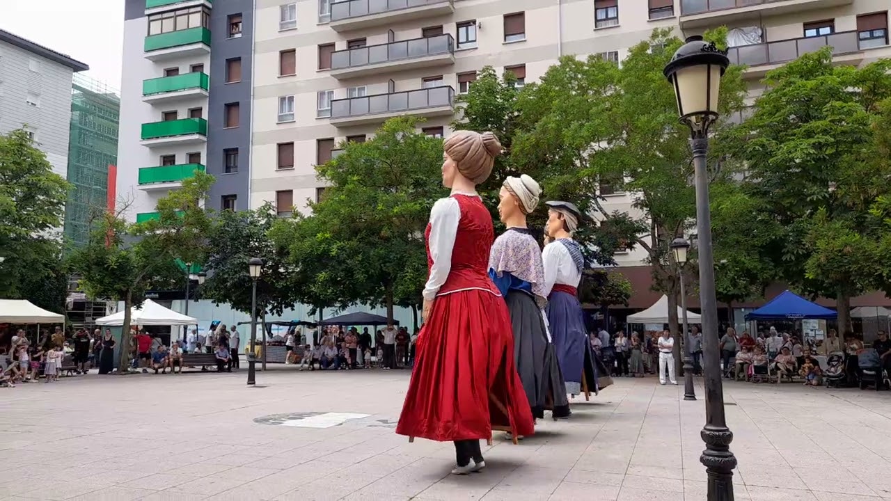 Antsoaingo erraldoien baltsa/Vals de los gigantes de Ansoain~Antsoaingo eguna 23